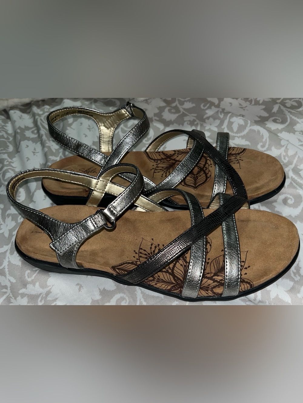 Soft Style by Hush Puppies Pewter/Copper Strappy sandal Sz 9 NWOT
